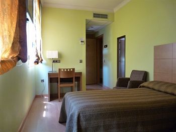 Hotel 4C Puerta Europa Madrid Eksteriør bilde