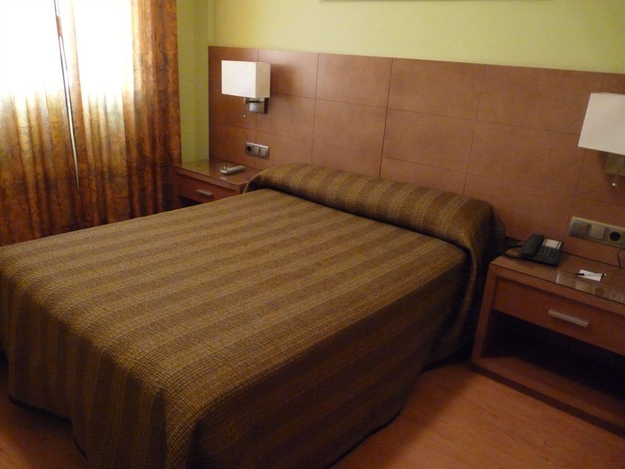 Hotel 4C Puerta Europa Madrid Eksteriør bilde