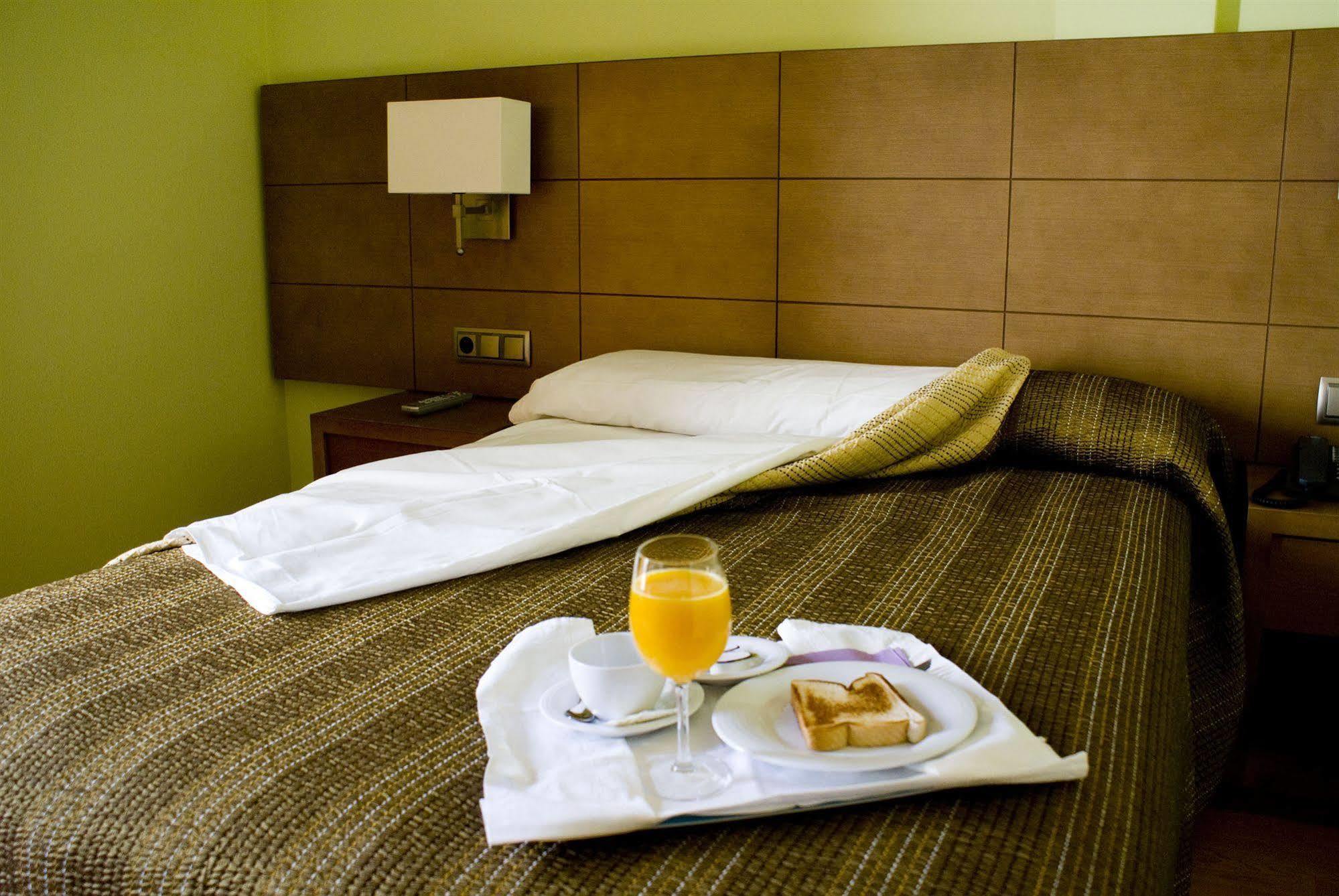 Hotel 4C Puerta Europa Madrid Eksteriør bilde