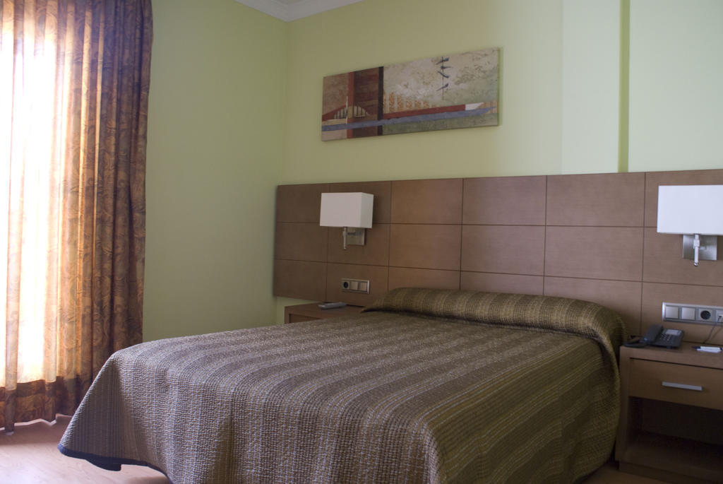 Hotel 4C Puerta Europa Madrid Eksteriør bilde